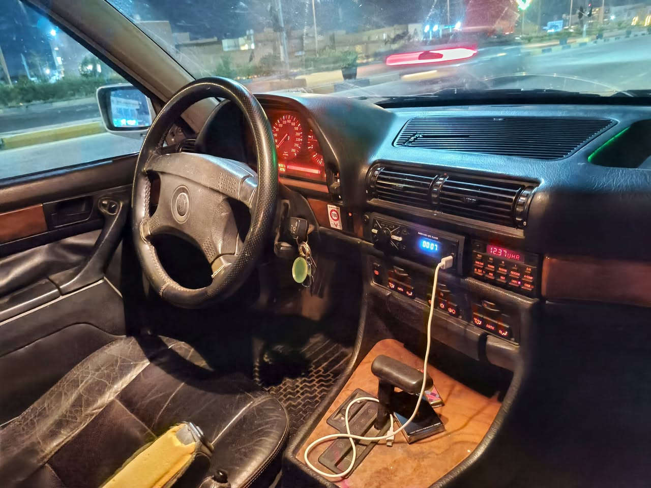 سلام عليكم شباب 730 1991 اصل بيهه مكينه 35 جديده كلش. مكفوله من حادث صبغ بس جارده ما مصبوغه قبل مابيهه اي شي نقص وسياره بلاد مو تعمير رقم انبار انكليزي بأسم صاحب سياره صديقي سياره خير من الله تبريد حداديه كير مكينه كلشي شراي يتصل ودلل سعر 57 وبي مجال قليل كلش ***********
‏‪***********‬‏ مكان سياره كربلاء الحر
