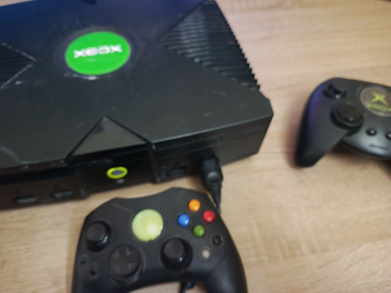 جهاز من النوادر بعده ابلادي جميع الملصقات موجوده شغال والالعاب موجوده مثل ما موضح وكل الالعاب والجهاز لغه عربي موجوده جي تي اي سان اندرياس وغيرها
يحتوي على ٢ جويستك وحده جبيره احترافيه بس ماعرف شلون اربطها مكاني بغداد واكو توصيل لجميع المحافظات 
متواجد خاص و *********** واتساب
