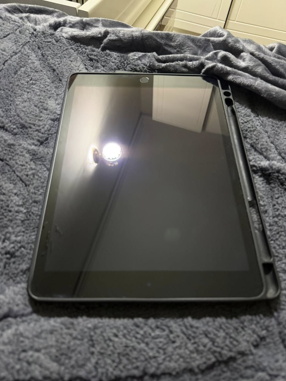 سعر 300
ايباد 9 نضافة 100 خدش واحد ماكو بطارية 94 استخدام شخصي لا ببجي ولا شي اخو الجديد الايباد شركة ماستر ملحقات كاملة وياه شاحنة كاملة وسماعة وكفر دفتري
لون رصاصي رقمي ***********
