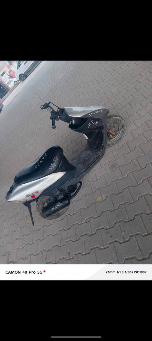 عليكم دراجه سوزوكي للبيع نضيفه كامله هندر واحد تشتغل سعرها 200 الف للستفسار ***********
