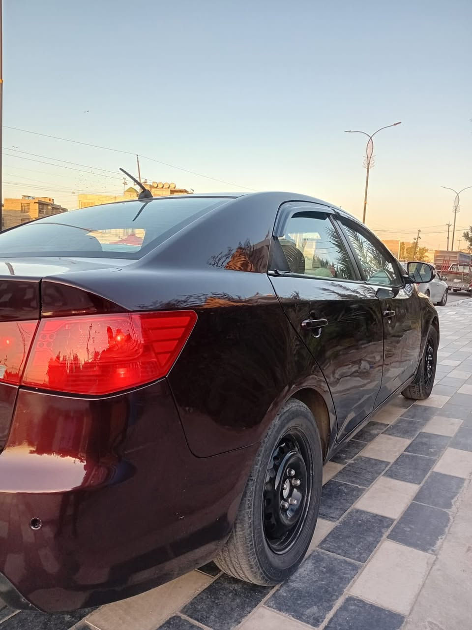 كيا فورتي 2010 وارد امريكي حادثها قبق جنطه بدون دواخل وبالعراق مصبوغه جماليه تكم لغود شواصي حوض كلهن مكفولات  رقم بغداد انكليزي تحويل مباشر 
مواصفات 
محرك 2000 دوش
فول تحكم ستيرن 
كير اوتماتيك 
شاشه تاب اصليه 
كامره خلفيه 
حساسات خلفيه
اشاير بالمري 
جام كهرباء 
كشافات اماميه 
كير محرك مكفولات تبريد تدفئه شغالات صدر خلفي امامي جديد تخم تاير ووياله شادهن جدد سياره جاهزه نصبه فول احلى من الصور 
عارضها ب76$ وبيها مجال 
مكاني بغداد 
***********
