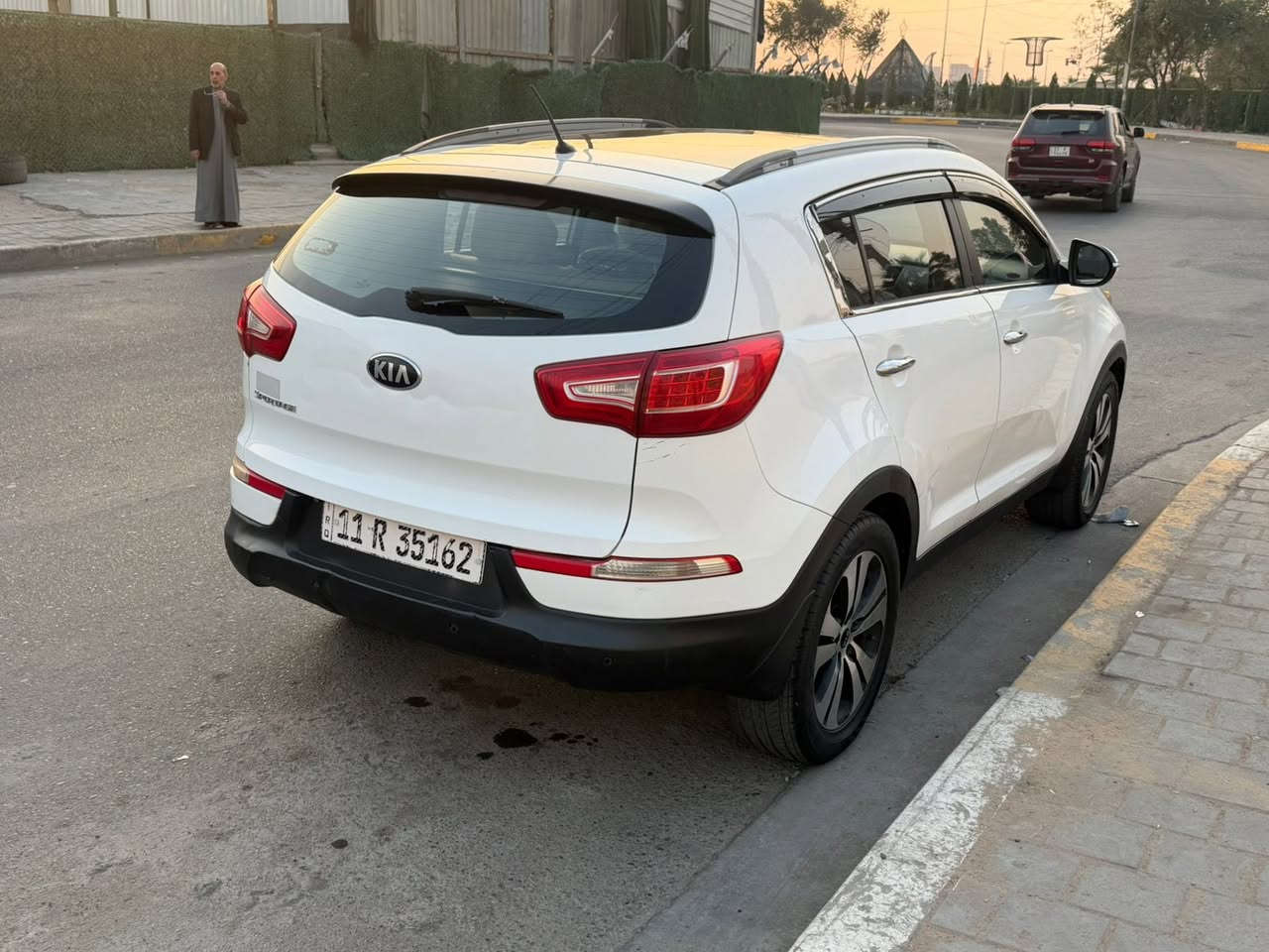 سبورتج 2014  خليجي فول عده البصمة
ماشية 144 الف 
المواصفات
1- بانوراما 
2- شاشة
3-حساسات خلفية
4- سايدبريك بل رجل
5- مري شفط
6 محرك 2000 دوش
9- اشاير بالمري
10- شاشة 
11- رقم بغداد  الجديد
وباقي المواصفات معروفة

بيه مكانت صبغ 
بدون دواخل
 سونار مرفق بل منشور 

السعر 122 وبيه مجال 
العنوان بغداد حي البنوك
***********
