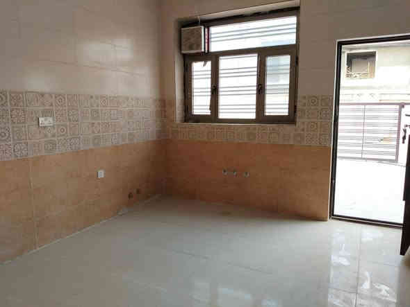 للايجار بيت ٣٠٠ متر ركن طابق واحد جديد بمجمع السلطان السكني جاهز للسكن
غرفتين صاله استقبال مطبخ صحيات داخل وخارج
للاستفسار الاتصال ***********
