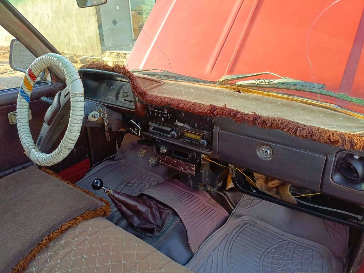 السلام عليكم مكلف بلنشر بكم تيوته للبيع 82 رقم نينوى كبون بانزين بيه شرط التحويل التفاصيل اتصال عل رقم ***********
