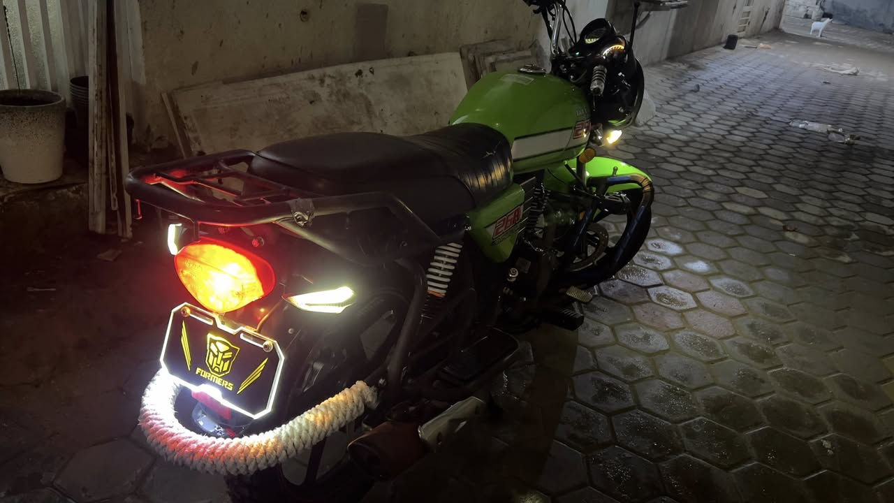 السلام عليكم دايون نفخ موديل2023 محرك 200 الدراجه فول الدراجه ممتعوبه ومداريها حيل وخال عليها اضافات هواي درع رياضي اشاير لكزز يدات كلج وبريك رياضي وبعد هواي اضافات مكانها كربلاء ميثم التمار 
رايدها ب1700 
***********
