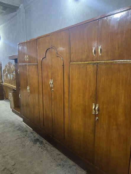 سلام. عليكم. غرفه نجاره. مستخدمه نظيفه السعر ٧٥٠ العنوان الحله ***********
