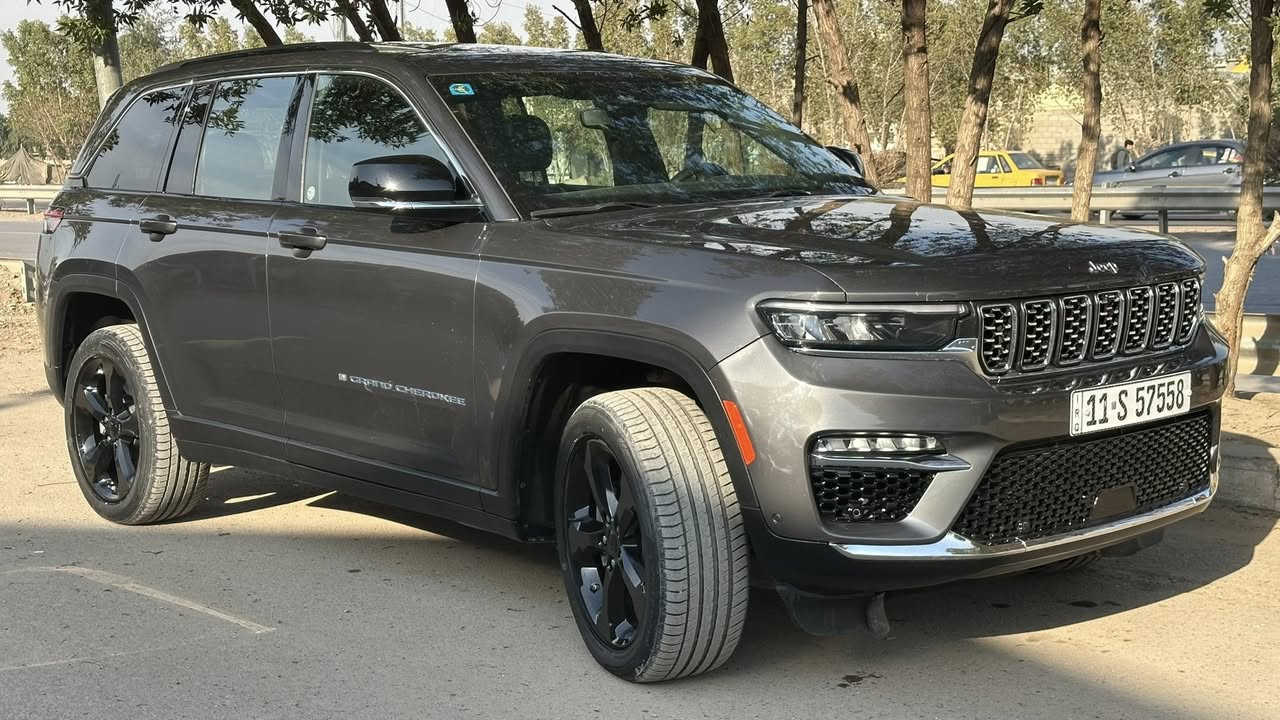 ياالله 

السلام عليكم 

جيب كراند شيروكي 4XE 2024 Jeep Grand Cherokee 

         حجم المكينه : 2000  تيربو + هايبرد + شحن منزلي 

                          اللون ( فيلي )

المسافة المقطوعة : 29 الف ميل

 الضرر :  مبدل بنيد نفس اللون وصبغ جاملغ بدون شاصي شرط الفحص

1.شاشه 

2.بصمه

3. تشغيل عن بعد

4.دمام خلفي

5.كشنات جلد

6.كشن السايق ميمري

7.كشنات كهرباء

8.صندوك كهرباء

9.حساسات خلفيه

10. قطع تبريد 

11.اشاير بالمري

12.رادار امامي

13.رادارات 360

14.ثلاث وضعيات قياده

15. بنوراما فتحتين

16. كير ماوس

17. نظام منحدرات

18. هيترات بالكشنات 

19.ويل كب كروم

20.لايتات لد

21.بكلايت لد

22.كشافات

23.بصمة ابواب

فول مواصفات 1/1 جاهزه مرقم بغداد 

السعر 285

هذا رقمي *********** 

 تفاصيل اكثر راسلني واتساب ماعندي ماسنجر

مكاني بغداد
