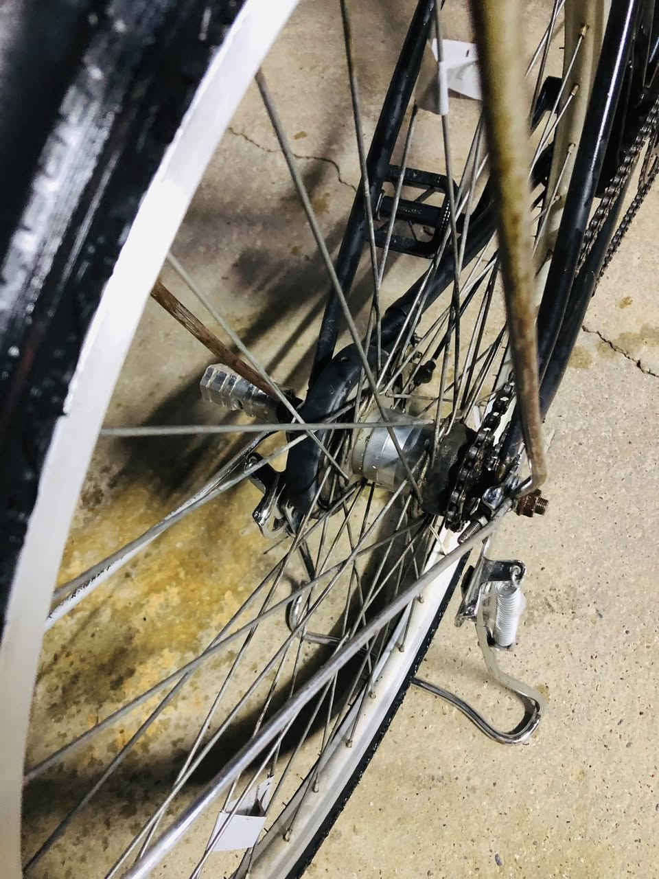 اسلام عليكم باسكل عبدالحليم حجم ٢٦ كلهة شغالة جوب ورة وكدام جدد فقط السلة ما موجودة مكاني الموصل الايمن حي نابلس السعر ٥٠ وبيهة مجال رقمي واتساب ***********
