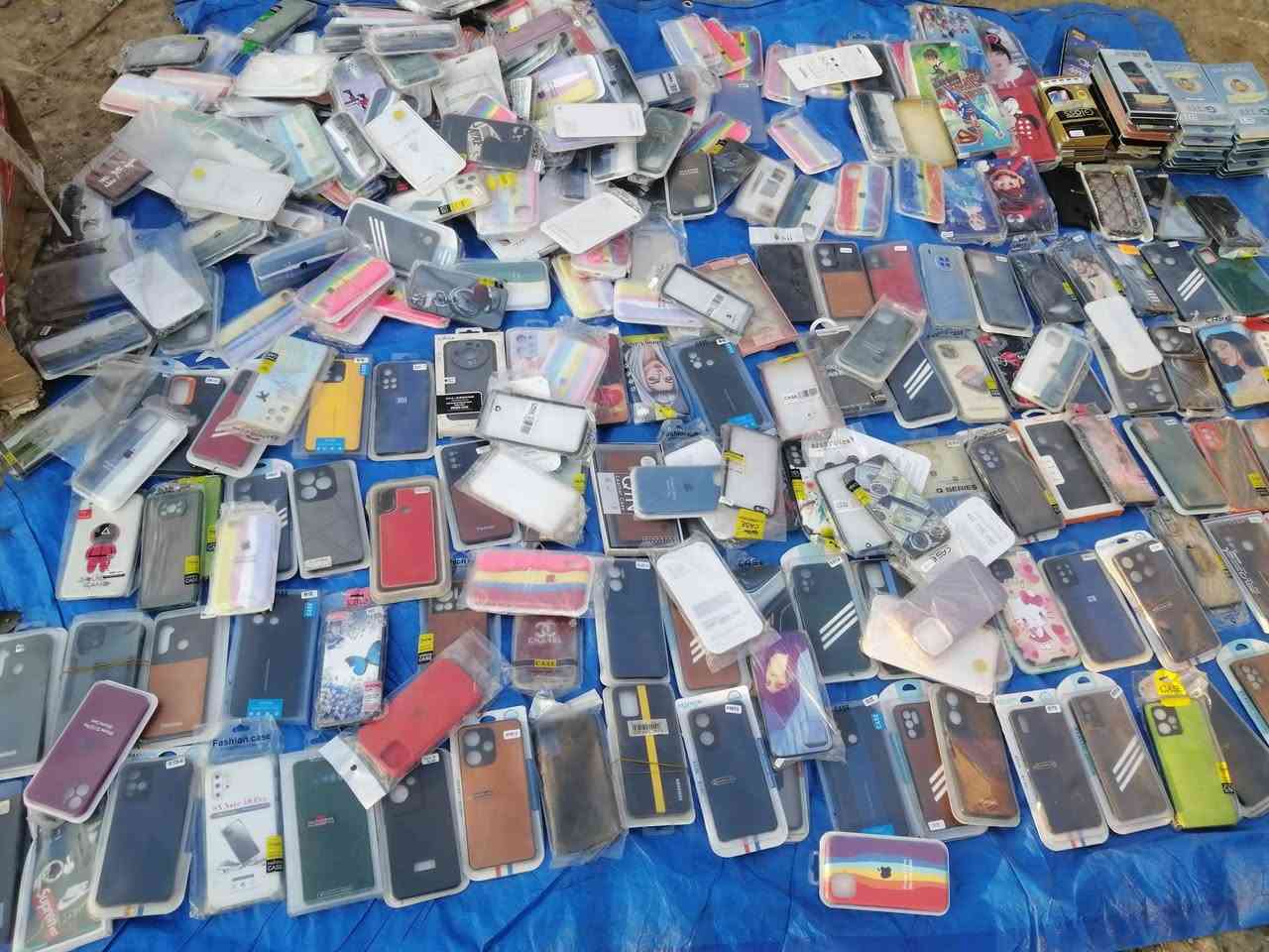 كفرات جمله فقط ايفون ودلكسي وسامسونك جمله سعر الكفر ب 500دينار حوالي 250كفر ولوازق هم موجوده المكان تكريت ***********
