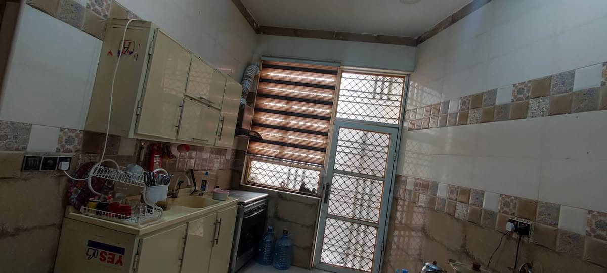 بيت للبيع في الصخيين شارع المهندس 
المساحة 200 متر مربع
ركن على شارع المهندس  
الطابق الارضي : 
استقبال،غرفة، صالة، مطبخ، صحيات داخلية وخارجية
الطابقة الاول:
عرفتين ، صالة ، صحيات ، وسطح 
البناء جديد 
السعر 170 مليون


**إذا كنت صاحب هذا الإعلان وتريد حذفه لأي سبب، رجاءا أرسل رسالة إلى الدعم الفني**