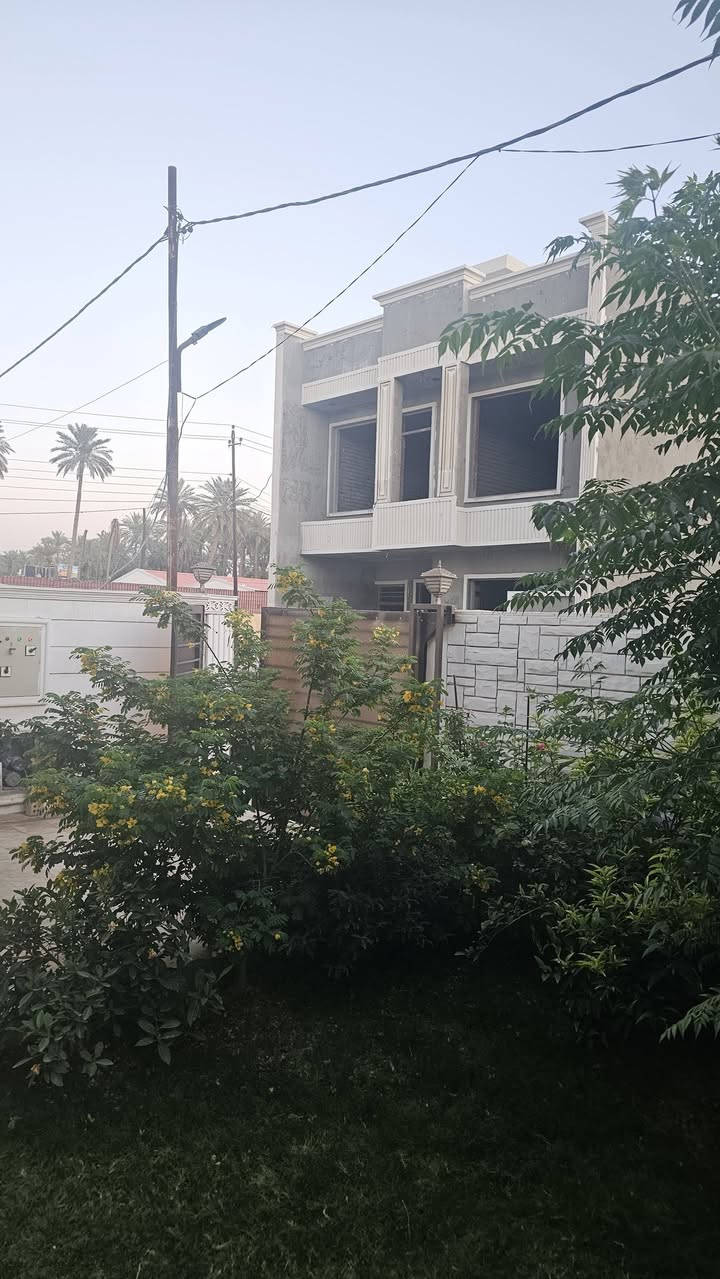 السلام عليكم ✅للبيع بيتين بمساحة(300m) ملك صرف زراعي سند خمسه وعشرين في بغدادالفحامه قرب جزيرةبغدادالسياحيه  الواجهه (12m) والنزال(25m) كل بيت يحتوي على غرفتين نوم مطبخ صحيات اكرمكم الله عدد(2)سطحين يبعد عن جزيرة بغداد السياحيه 800للاستفسار الاتصال على الارقام الاتيه الليث الحياني للعقار ***********///***********
