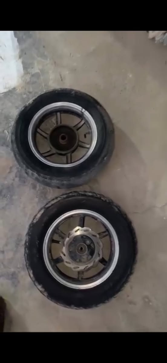 وياله بدون تايرات مكاني زعفرانيه نضاف ب 100 قفلهن ***********
