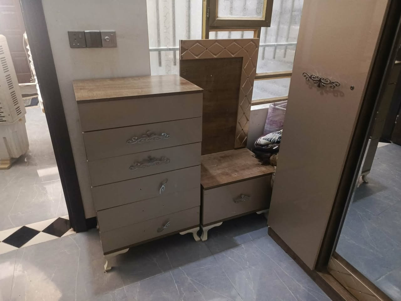 غرفه للبيع سبع قطع نضيفه كلش وبيه مجال


**إذا كنت صاحب هذا الإعلان وتريد حذفه لأي سبب، رجاءا أرسل رسالة إلى الدعم الفني**
