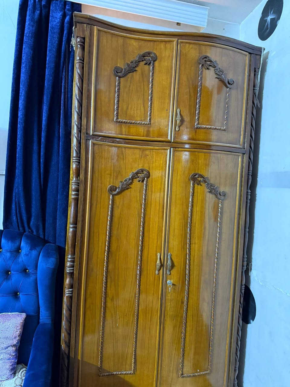 سلام عليكم غراص بيت مرتبة
غرفة نوم صاج عراقي توصا باب اول يم نجار
ميز توتاليت
كنتور 6+زاوية 2بيبان
بردات مصارلهن ٥ اشهر من مشتريتهن
طبلات جديدات
مع الغرفت النوم دوشك
***********
