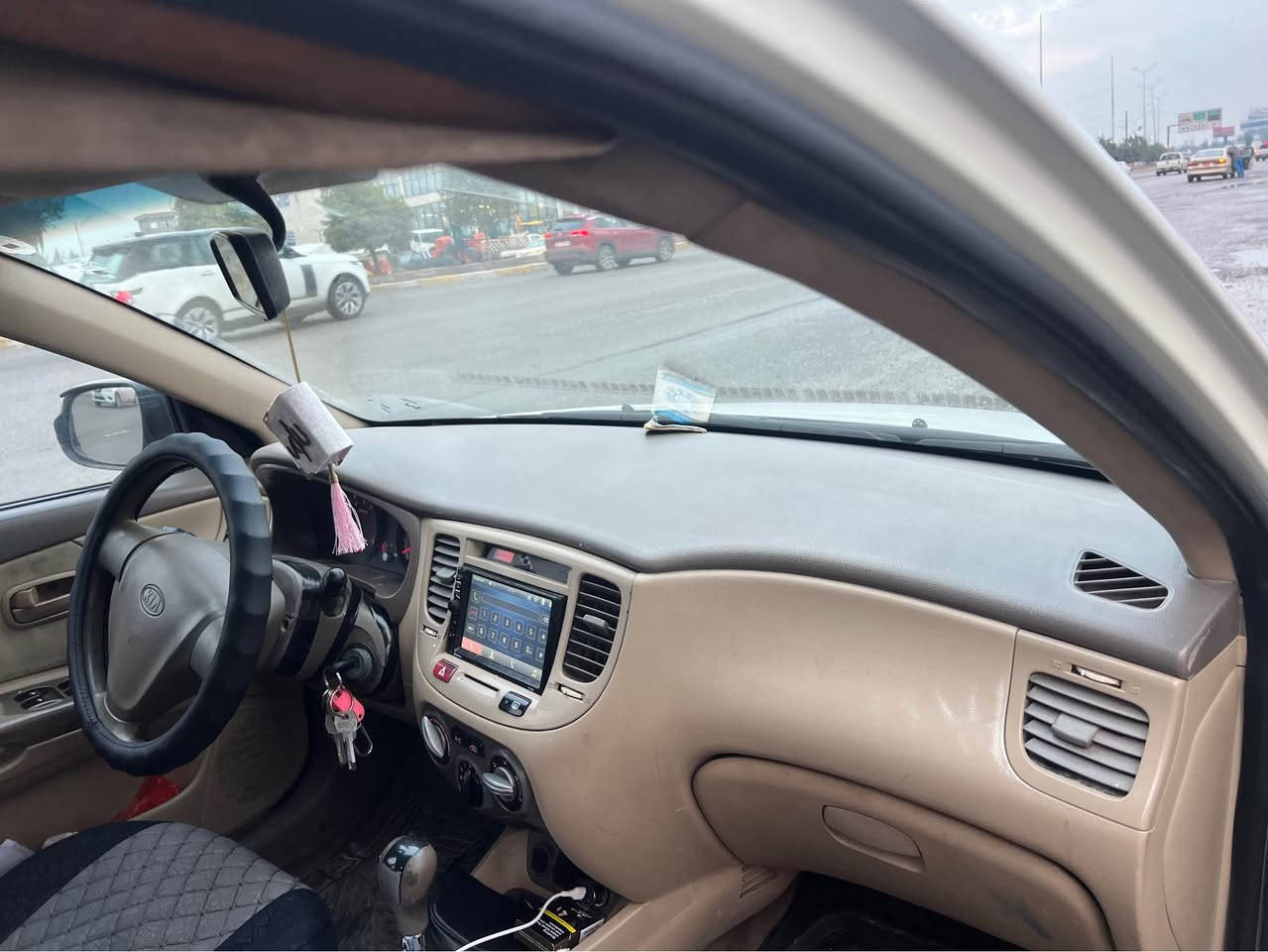 کیا ریۆ مۆدیل ٢٠١١ 
جێ جێ سبوغی هەیە و پێشی کەپسە بە حیزام دەفرۆشم گێر و مەکینە بەشەرت 
سەنەوی نوێیە بە ناوی خۆمە
سعری ٧٨ وەرەقە
واتسئاپ: *********** Singapore
