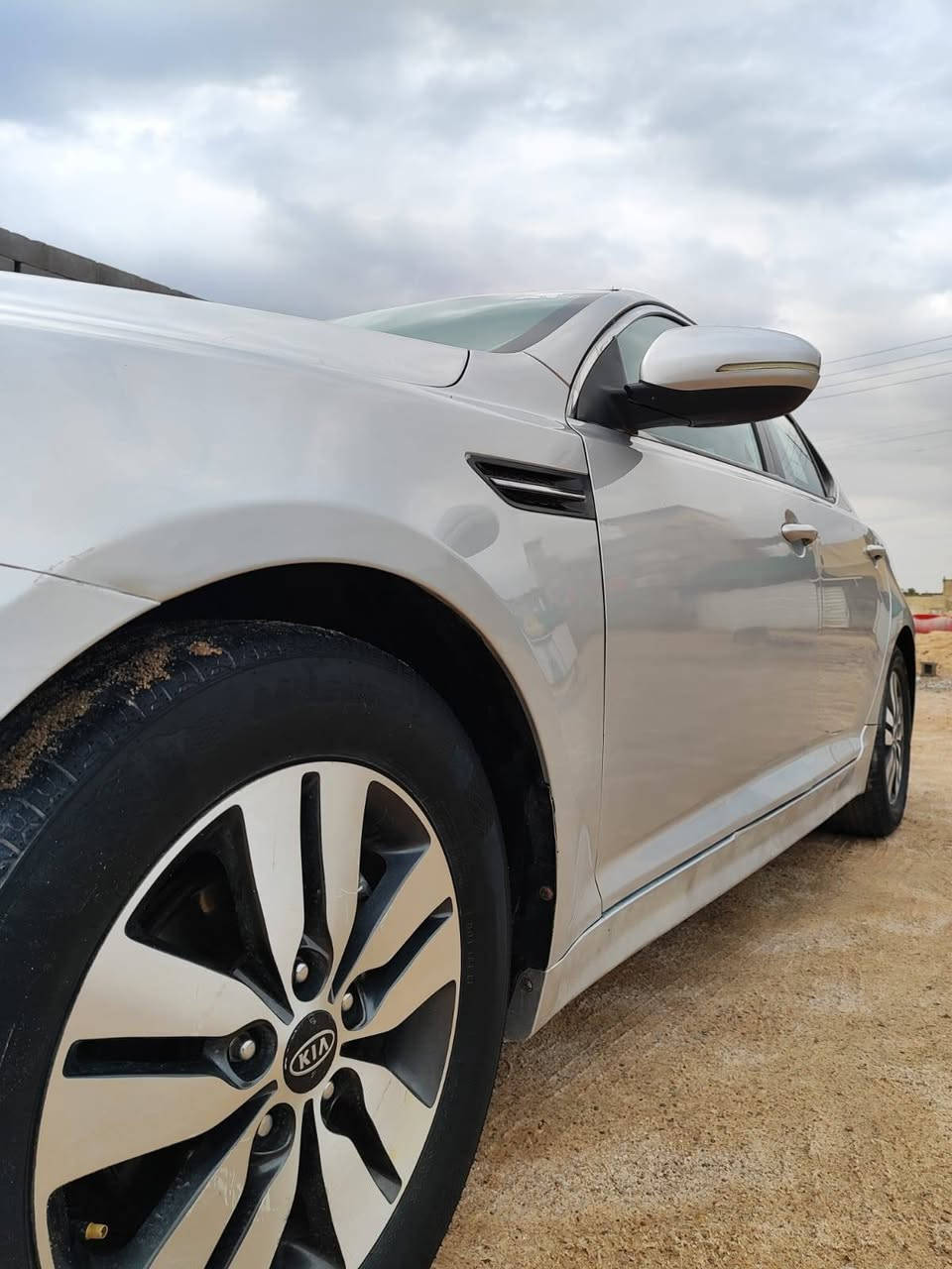 السلام عليكم اخوان سياره كيا5 مديل 2014  سياره باسمي بأسمي اهمشي التحويل اذه ماتحول مانبيع وارد كوري سياره نظيفه بمعنه الكلمه مكينه كير كفاله مكينتهه 2000  رقم بصرة جديد وهزه لل٢٧  قبل ٢٠ يوم هزيته  سياره ماناقصها برغي  بيها ٣ قطع او ٤ صبغ بس يعني نص قطع مو كامله نص قطع تقريبا ماشيه150 ألف .سياره حلوه مالت بيت مواصفات نص فول كشنات كهربائي تدفئه +تبريد .تبريدهه صلوات علا محمد كلش زين
المكان :البصره_ كرمه علي .
الرقم: *********** البصرة, العراق
