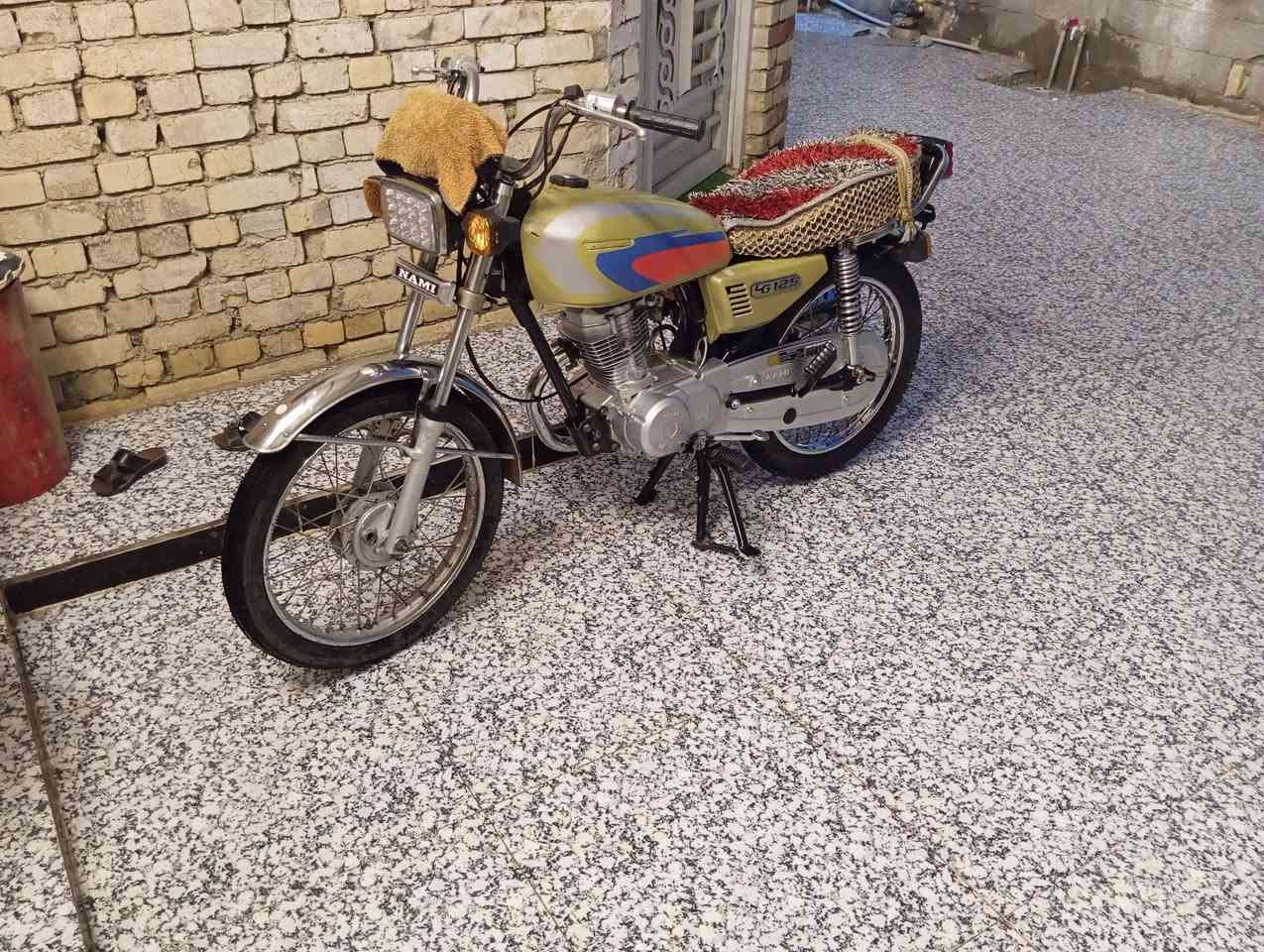 سلام عليكم شباب دراجه للبيع بدون اوراق شراي خابرني رقم الهاتف ***********
