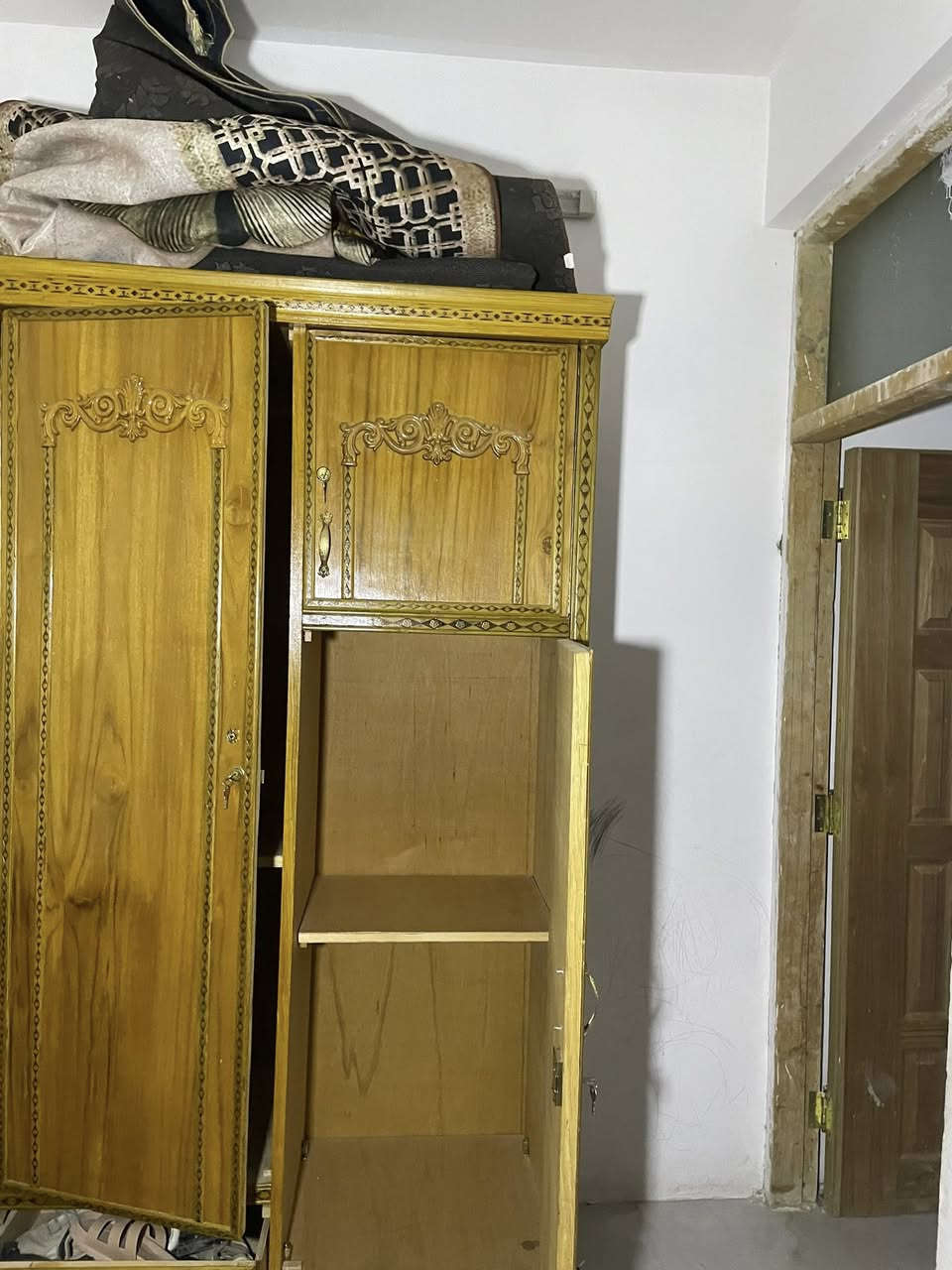 كنتور جديد مالي شي بس اليدة مشلوعة تتبدل ١٠٠٠ دينار السعر ٢٠٠ الف والله العظيم جديد المكان الثعالبة والرقم *********** راسلني واتساب وادزلك الوكيشن
