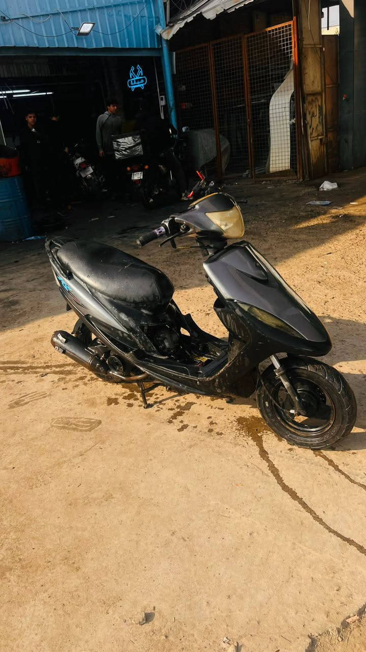 سلام عليكم ماكس عدلة للبيع رايده٤٠٠ وبيه مجال شي بسيط دراجة بلادية مملعوب بيه الدراجة موجودة بالوشاش كلشي شغال بيه سلف هندر كهربائيات مموجود عل فيس *********** موجود بي واتساب
