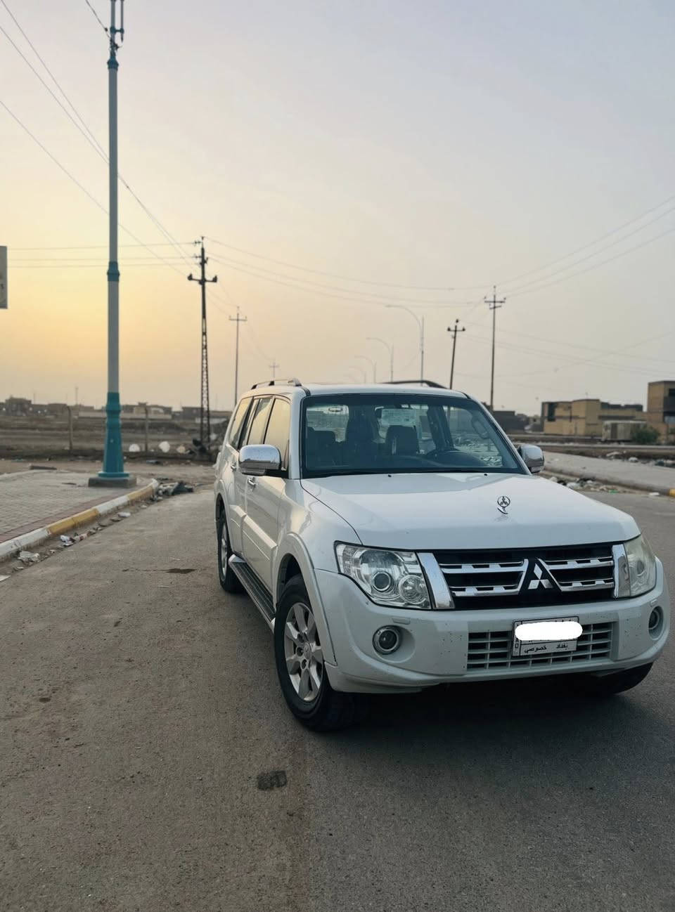 السلام عليكم
باجيرو 

موديل 2014 

( حبتور )

فول مواصفات و مكفولة كفالة عامة 

حدادية تخم كامل 

تخم تاير جديد و السبير ما نازل 
رقم بغداد بأسمي و مداور ثاني يوم
تبريد 3 قطع 

حساسات خلفية 

فتحة سقف

مري شفط و اشاير بالمري 

يدات نيكل 

ويل كب 

و باقي المواصفات المعروفة بالحبتور

ماشية تقريباً 235 

السعر 180 و بيها مجال 

للتواصل 

***********
