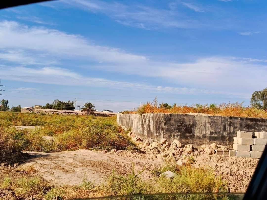 بتلو للبيع كنعان قريت فارس مساحته 250م قرب سيطرت كنعان ويوجد قطع لبيع مساحتهن  750 متر الاتصال عله الرقم التالي ***********
