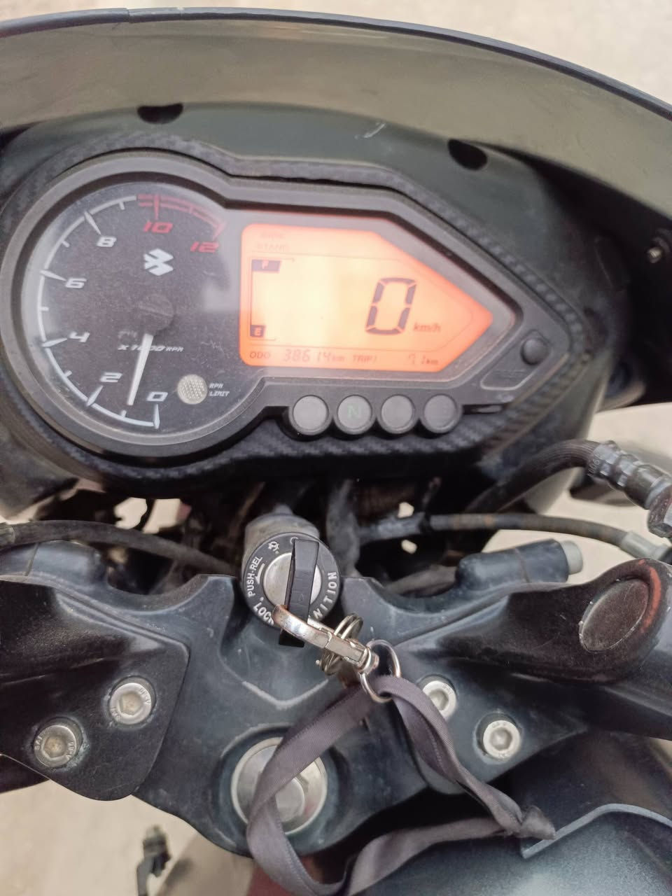 السلام عليكم بولسر موديل ٢١مرقم بغداد الشعب مكينه مامفتوح كفاله
السعر مليون و٥٠٠ و بيها مجال
***********
