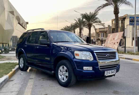 السلام عليكم 
للبيع 
فورد اكسبلورر2008 كلين بدون صبغ فقط دعاميات + بارد خفيف جدا ممبين 
مكينه سته سلندر
خمسه راكب 
قطعتين تبريد 
فور ويل 
تحكمات ستيرن 
كشن سايق كهرباء 
شاشه اندرويد+كاميرا 
رقم سلميانيه الدولي جديد 
تحويل ثاني يوم 
السعر 11000$ وبيها مجال
مكان السياره بغداد اليرموك اربع شوارع
***********
