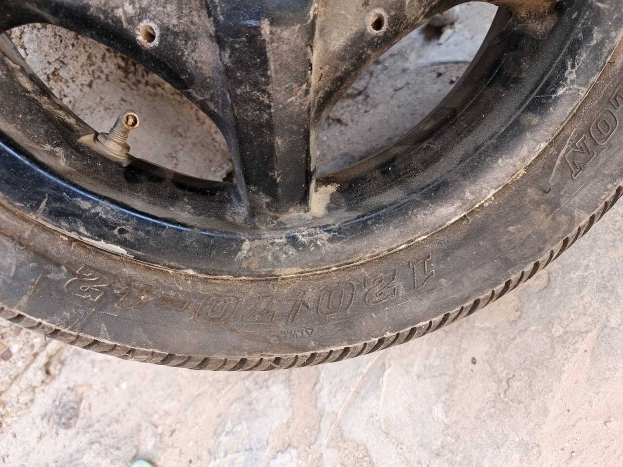 سلام عليم ويل وتاير للبيع بسعر مناسب مكان زعفرانيه ***********
