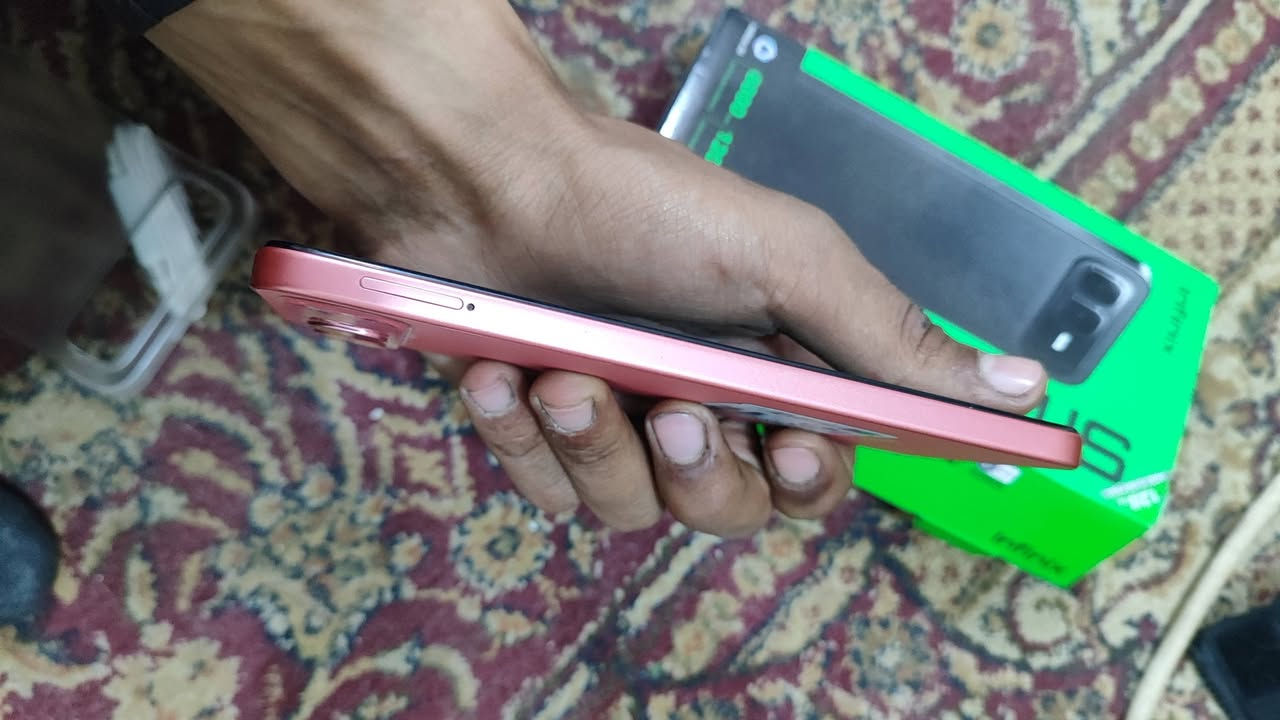 سلام عليكم جهاز انفنكس سمارت10 للبيع السعر 200 ذاكرة 128 الجهاز كلش حلو ونضيف اليوم اشتريته بس لان اللون ماعجبني ماريدة عندي خاص وعندي *********** واتساب عنواني بغداد
