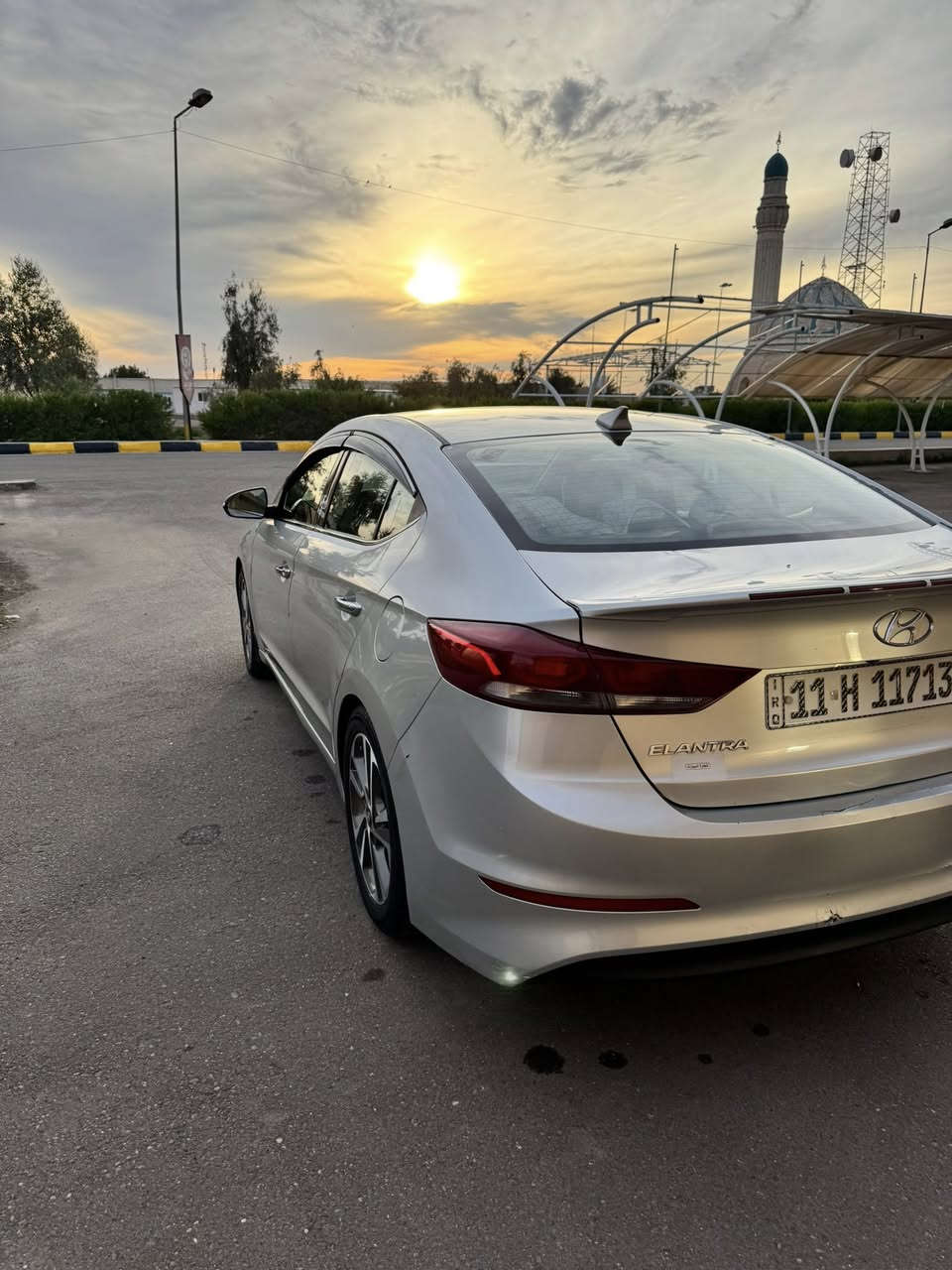 السلام عليكم
من رخصة الادمن 
هونداي ألنترا للبيع 2017 
محرك 2000 دوش 
رقم دولي بغداد بأسمي تحويل مباشر
فول مواصفات 1/1لمتد كشنات جلد تدفئة امامي خلفي 
تبريد مناخ منفصل 
شاشة كامرة دوارة بلادية 
منظومة زنون 
تخم تاير 
باتري جديد
رادار جانبي 
بصمة ترحيب فتح ابواب 
سستم صوت انفنتي دمام
فتحة سقف  
تحكم استيرن جهتين 
صندوق ذكي
حادثها  بأمريكا بنيد فقط بدون دواخل
بال عراق 2 قطع تبديل أصلي بدون دواخل باب أمامي أيمن + جاملغ امامي أيمن 
صدر جديد 
سيارة جاهزة من كلشي   السعر 125$
العنوان بغداد الكمالية 
***********
