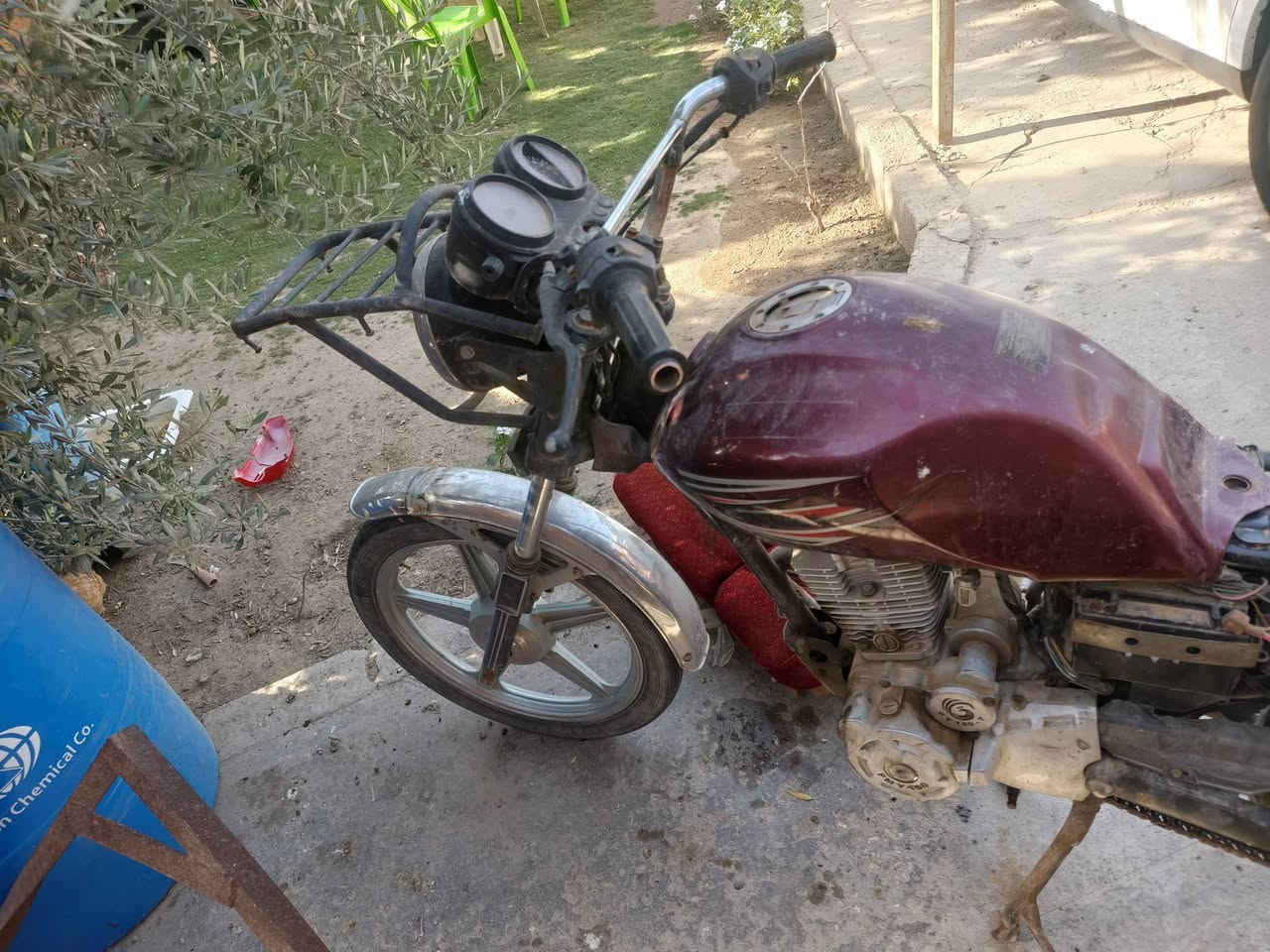 فيوم للبيع الدراجه متروكه ناقصه كابريتر او سرج محرك شغال الاوراق ضايعات مني اكفله عن السرقه اسويلك مكاتبه مكان كربلاء 
*********** السعر 100
