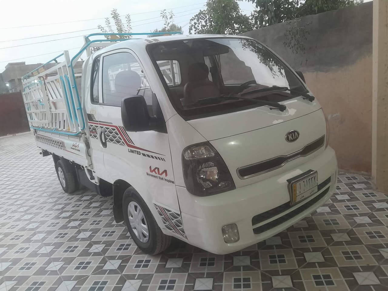 السلام عليكم ورحمة الله للبيع كيه حمل موديل 2016مكفوله رقم ديالئ تحويل مباشر السعر 115 المحجر مؤمن ضمن البيع الاتصال على الرقم ***********
