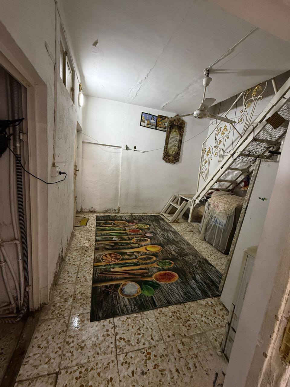 🏠 بيت 50 متر بسعر ٥١ مليون 
بيت بلوفاء شارع ١٥ تبليط قرب بانزين خانه مساحه ٥٠ متر خلفي دولان طابقين يتكون طابق الاول  غرفت نوم وصالة وحمام وطابق 2غرفه ومطبخ وحمام   بناء شيلمان بيع مباشر اني صاحب البيت تواصل وتساب ***********
