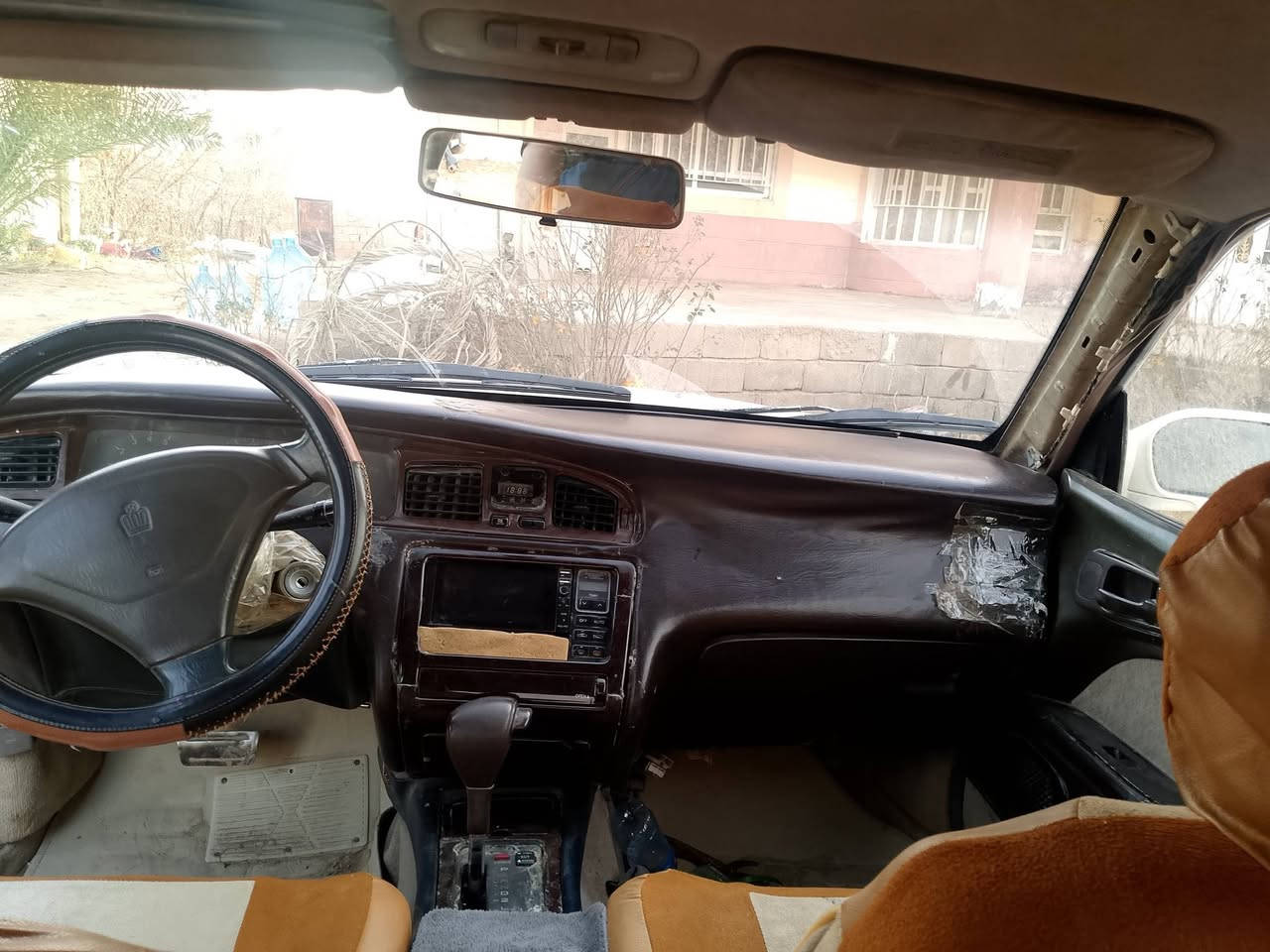 يالله بطه بدون صبغ كير ومحرك وحداديه مكفولة تخم تاير جديد سنويه صاقطه تحويل مباشر السعر ٥٥ وبيها مجال مكان السياره الاسحاقي مكلف بنشر اتصل بصاحب  السياره ***********
