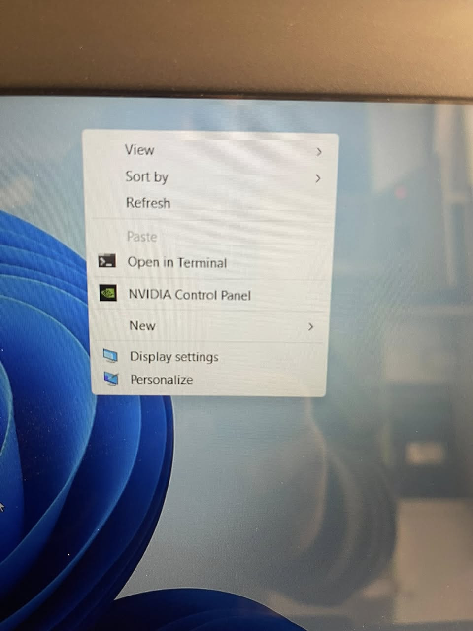 Dell latitude 5580
Core 7
Gen =7 HQ
Ram 8
Hard=256 ssd
كارت شاشه خارجي =2 كيكا نوع نيفيديا 
FHD=1920*1080
حجم شاشه =15,6”
***********
