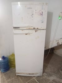 ثلاجة • بيها مجال