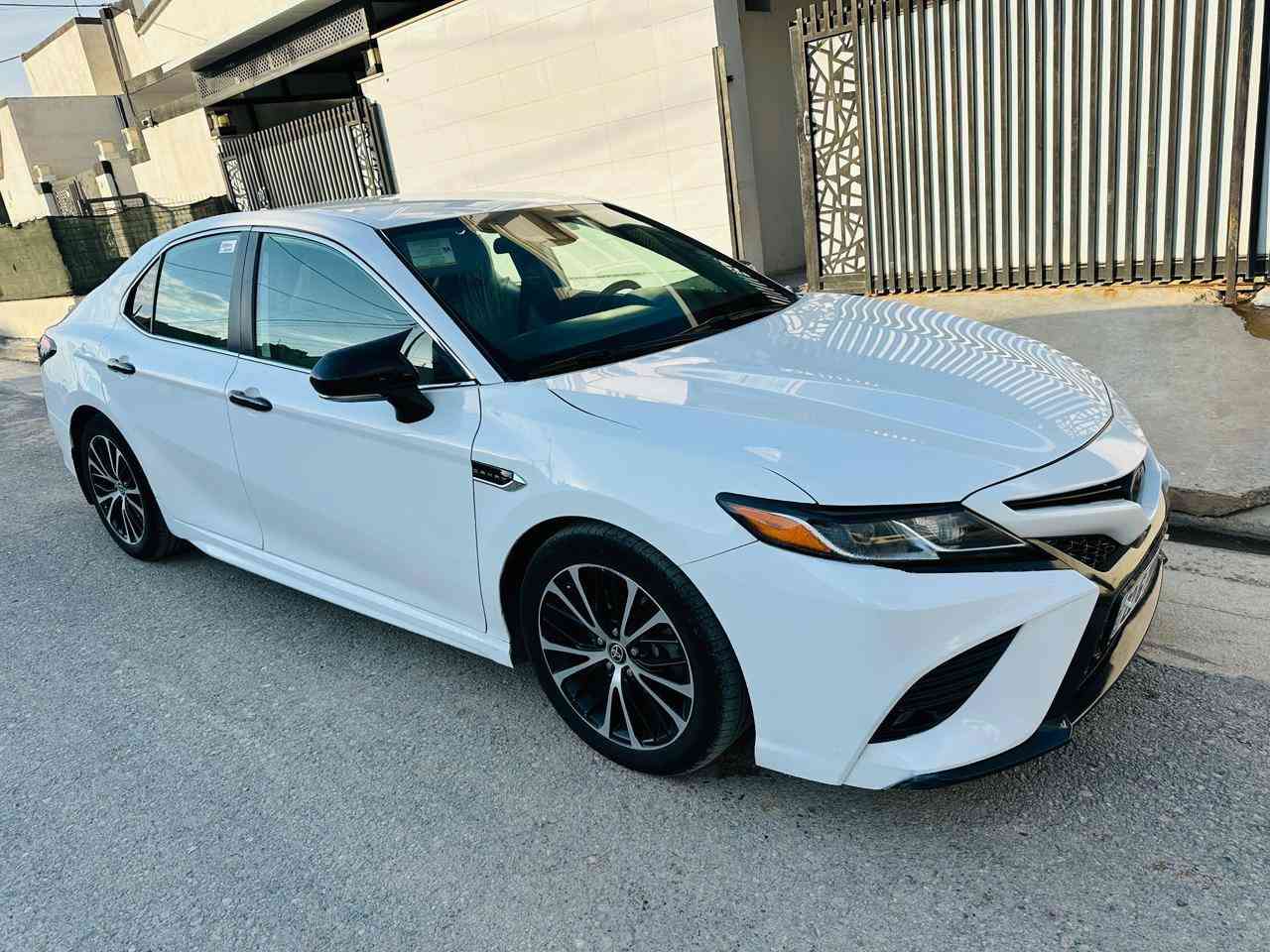 تويوتا كامري موديل 2020 SE دوو بن دةركةي لاي سكني سبوغ بئ داخل دوو جي ساردةكوتي هةية سةقفي قوبي هةية بيش و باش كةبس بةرد رادار كير مةكينة بةشةرت شوين قةزاي خةبات *********** أربيل, العراق
