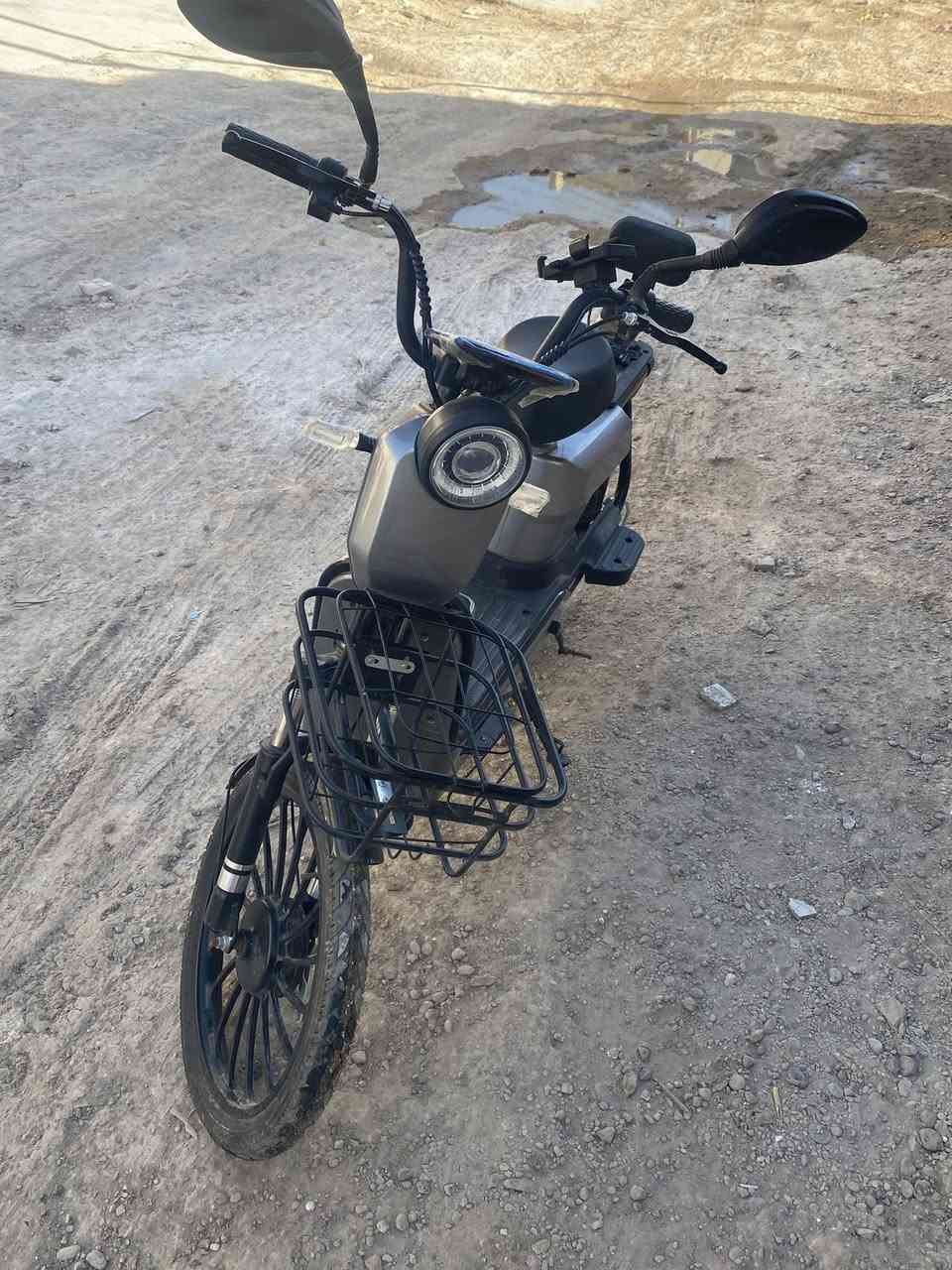 السلام عليكم ورحمة الله وبركاته 
دراجه شحن للبيع 
الدراجه كشر وبطاريات  5جددنضيفه فول 
نقصه حاجتين بس 
مال التجوه مال عقل وبايدرات الرجل 
دراجه صار من 2 شهرين من ماخذهه 500 طك كارتون 
بس محتاج واريد ابيعهه 
السع300 وبيه مجال الشراي يشلع عيني
رقمي ***********
ممتواجد بس على الفيس ورقم التلفون
