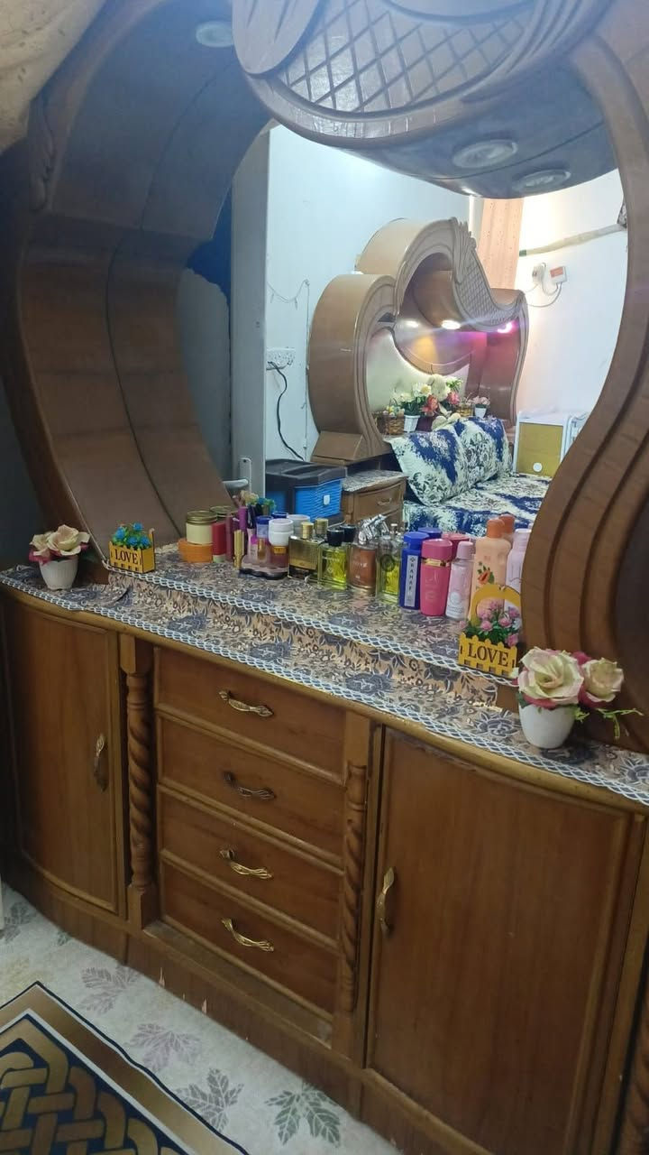 السلام عليكم غرفه للبيع محافظه كربلاء السعر 750 بها مجال ورقم الهاتف رقم***********
