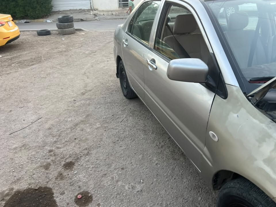 السلام عليكم لانسر 2011 
بيها قطعتين صبغ مكينة ٢٠٠٠ تبريد كير مكينة كله مكفول السعر ٧٤ وبيها مجال مكان بغداد السيارة بسمي
***********
