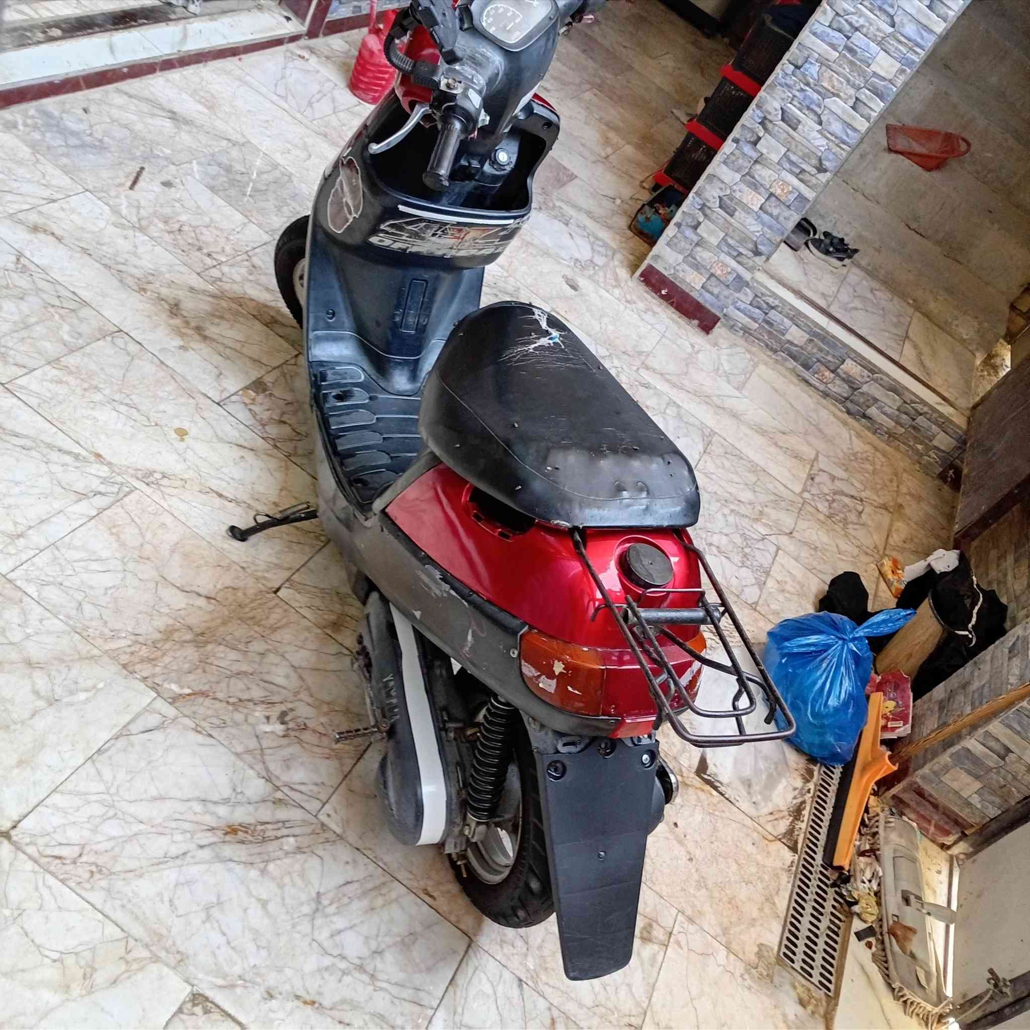 تحيه طيبه الى جميع اعضاء الاكروب
دراجه بتره دراجه كامله من الطول لطول ماكو بهيج سعر بس محتاج 230وبيه مجال  عوزه فقط باتري سلف هندر لايت اشاير كلشي شغال زوج تاير امس شاده صالنصه توني شاده  دبلات امامي خلفي جديد وشغال قفل جنطه شغال كلشي بدراجه شغال وكلشي بلاد كير مكينه بلاد ما مفتوحه الدراجه مكاني ناصريه مركز *********** وبي وتساب
