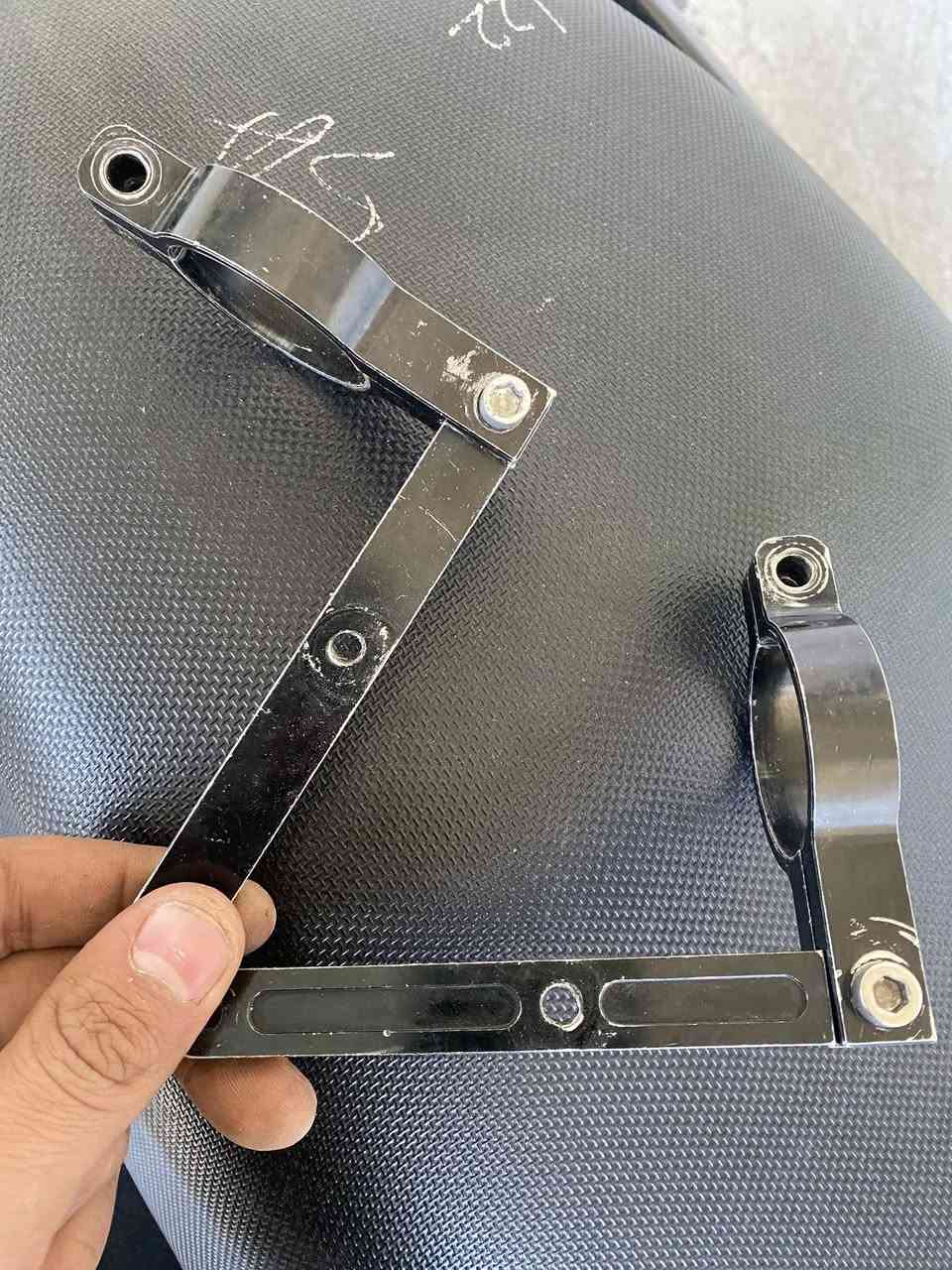 السلام عليكم غراض سكنس عام
تايرات زوج جلاتين نضافه 100‎%‎
شمعه مكينه سكنس عام 
قفايص سكنس شمعه 
صدر سكنس عام شارك فكتوري هو والقفايص والبيم 
فج سكنس سمائي فحل لد رياضي 
***********
