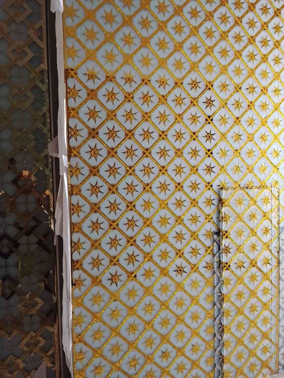 السلام عليكم انواع الجام والديكورات الجام الاسيل والكوفي والبقلاوه والقناص والاسودح كل الالوان متوفره مشجر الضبابي والبرونزي المرايه الاتصال والاستفسار على هذا الرقم ***********
