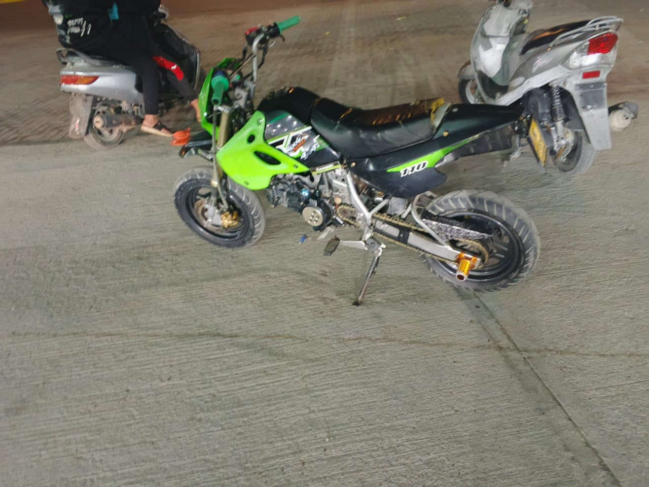 سلام عليكم منگار ياماها ياباني الاصلي دراجة شلعة وسرعة تخبل دراجة رايدها ب١٠$ مكلف بلنشر فقط هاذ رقم راعيها *********** العنوان البصرة الاصمعي
