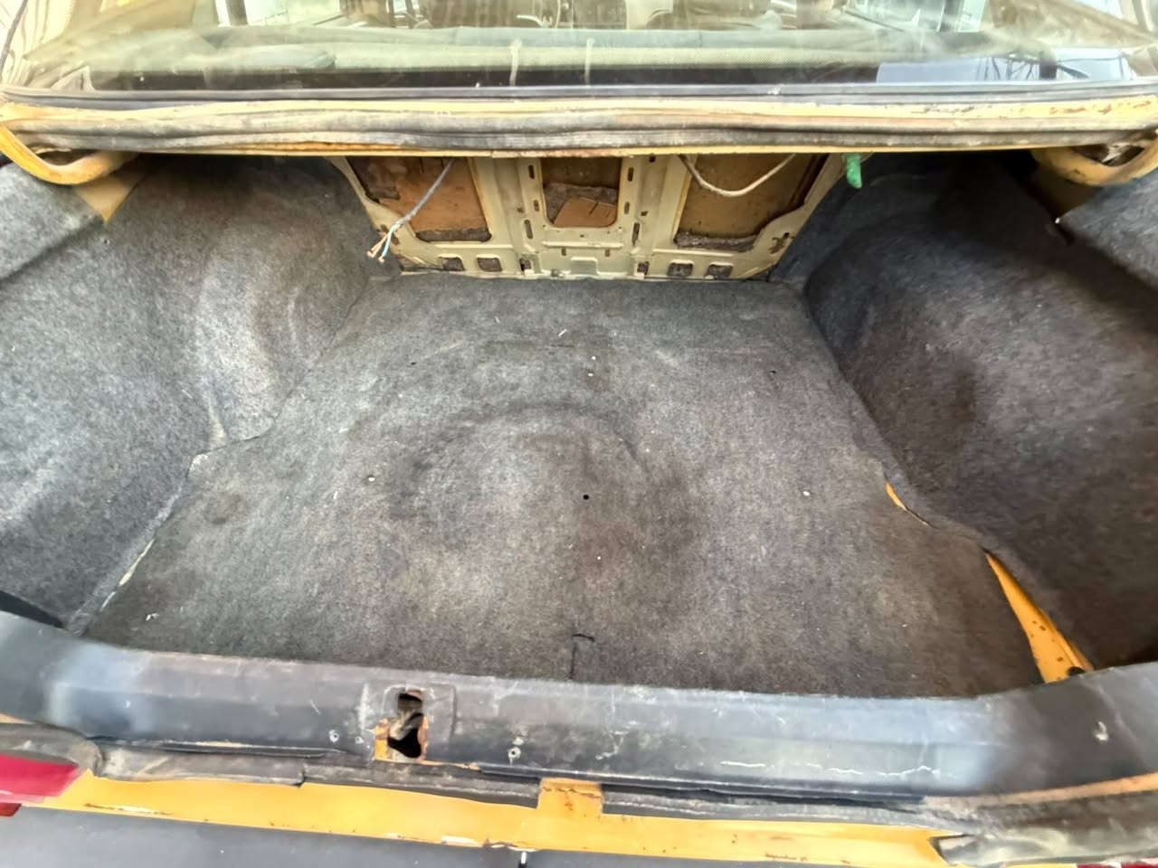 بيجو لميس 2015
رقم بغداد انگليزي تحويل ثاني يوم 
بيها الچاملغ الامامي الايسر مبدل والچاملغ الخلفي الايسر مصبوغ 
تبريد شغال 
محرك تچفيت جديد وگير جديد 
تخم تاير جديد 
صدر امامي جيد جداً والخلفي نص عمر
 كهربائيات كلها شغاله 
السعر 28 وبيها مجال بسيط 
رقم الهاتف *********** ابو علي
