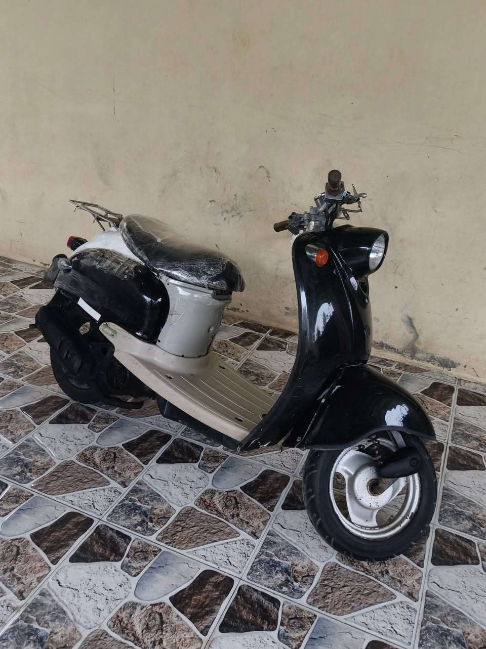 السلام عليكم
دراجة عبد الحليم اوتماتيك، للبيع او مراوس السعر 230 وبيها مجال المكان ديالى شهربان ***********
