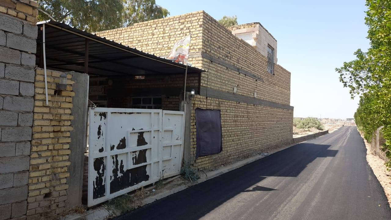 السلام عليكم 
دار للبيع المساحه ٢٢٠م عد ال ابو حسين 
شارع تبليط كافة الخدمات 
يتكون من غرفتين وصاله ومطبخ وصحيات بناء كونكريت مسلح للشراء الاتصال عل الرقم***********سيد علي 
***********ابو عباس
 او مراجعة مكتب الفردوس للعقارات الحيدريه قرب الملعب
