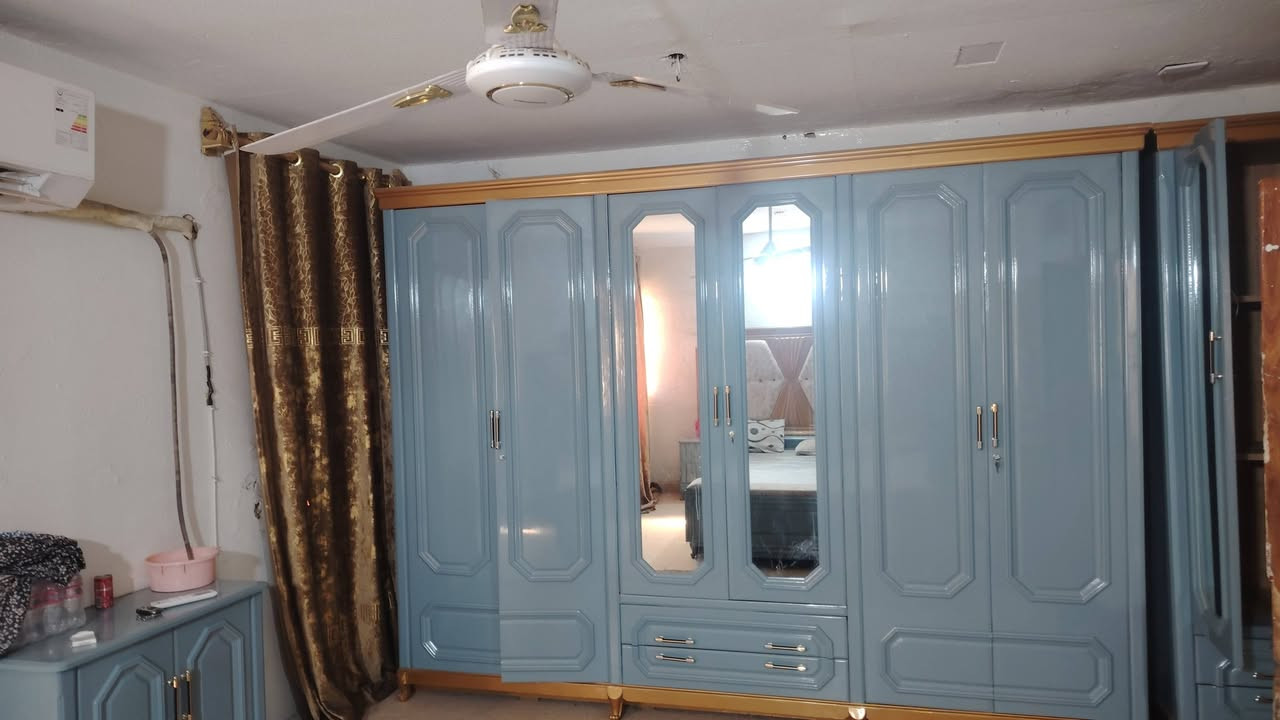 السلام عليكم
غرفة اخشاب جديده للبيع
صناعه عراقيه خشب صاج
لا زلغ و لا طعجه و لا ضربهه
جديده و احلى من الصور
السعر ١،٩٠٠،٠٠٠ بيها مجال بسيط 
اتصال فقط
***********
المكان عماره ميسان
