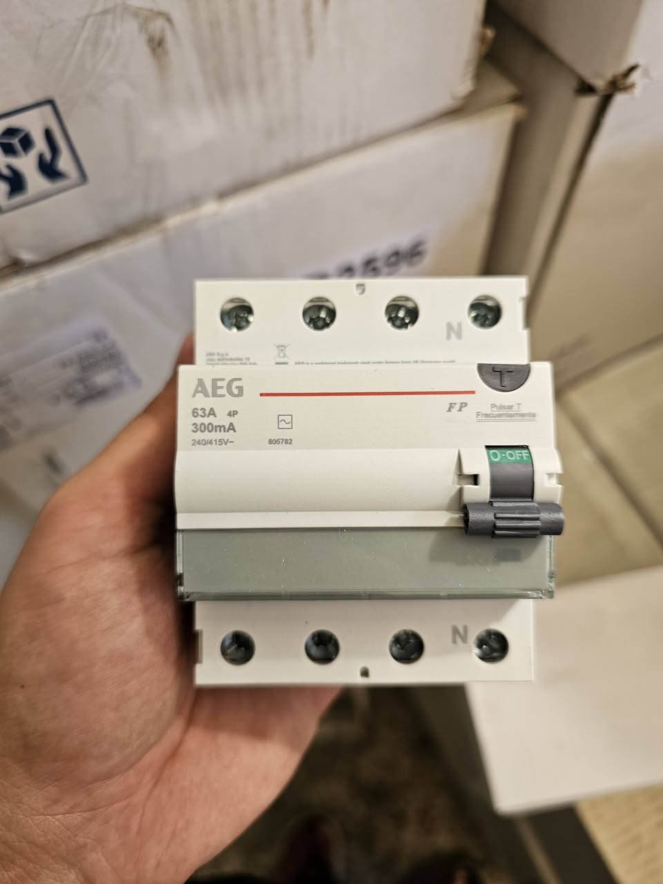 يتوفر ...
ايرث لكج ماركة AEG الايطالية أصلي باكيت ثلاثي + رباعي 
63A 4P + 63A 2P + 25A 2P
للتواصل أكثر على الخاص او على الواتساب: ***********
يوجد خدمة توصيل لكافة المحافظات 
العنوان بغداد عكد النصارى خلف جامع ابو التمن 
.....مصطفى الحجامي.......
