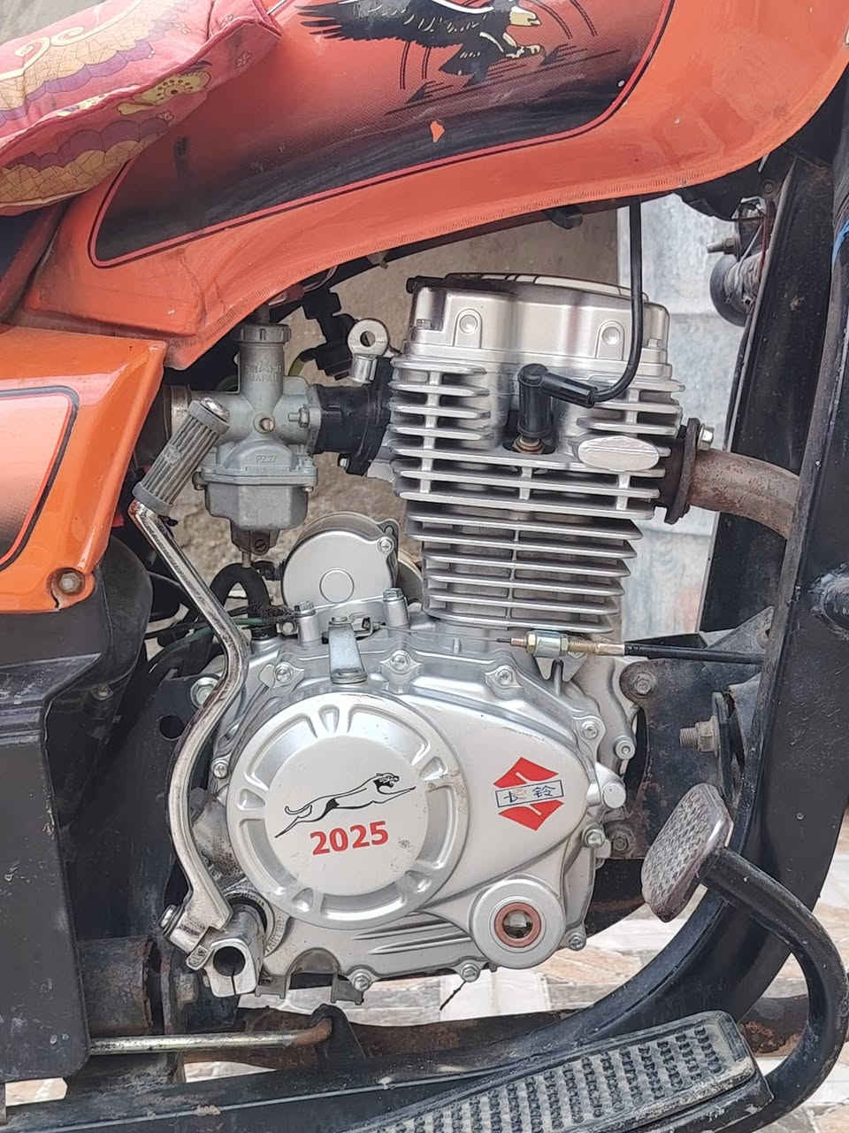 السلام عليكم ستوته للبيع بلال أوراق اصولي موديل 23 بيهة محرك 25 بلال جديد السعر 2300 
مكاني الصويره 
***********
